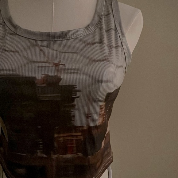 Stretchy cityscape tank - Picture 3 of 4